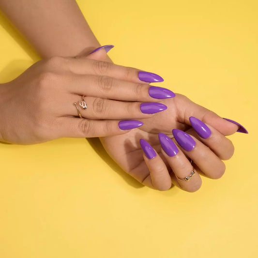 Paint me purple Glossy Nails Set