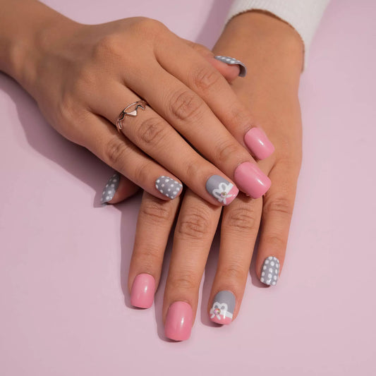 Small Pink Artificial Nails Set