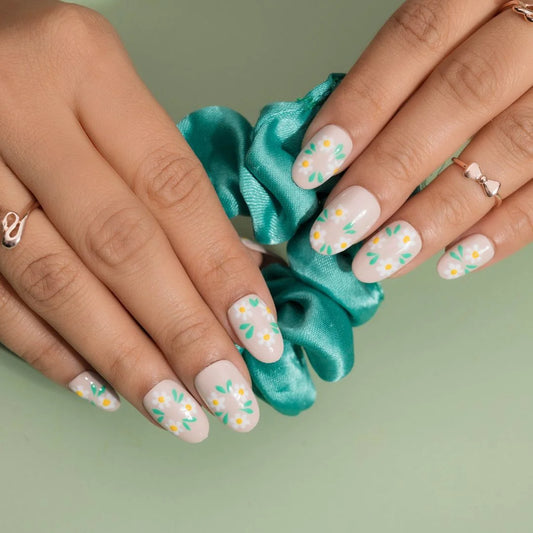Daisies in a Garden Glossy Stick on Nails Set
